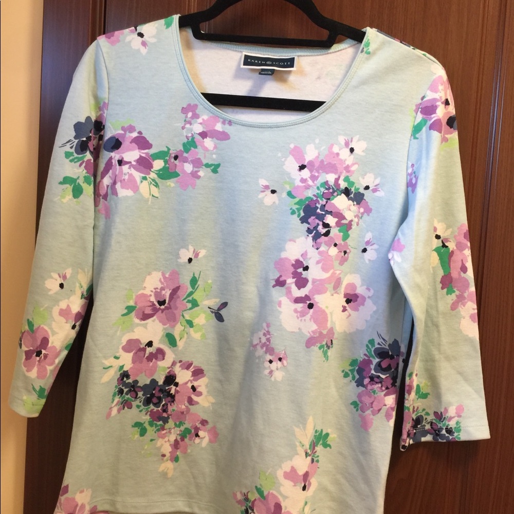 Multi color 60% cotton 40% polyester .  Like new.